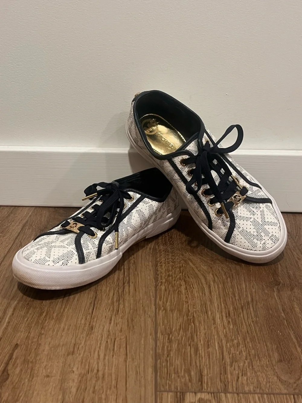 Michael Kors Boerum Sneaker in White/Navy - Picture 3 of 12